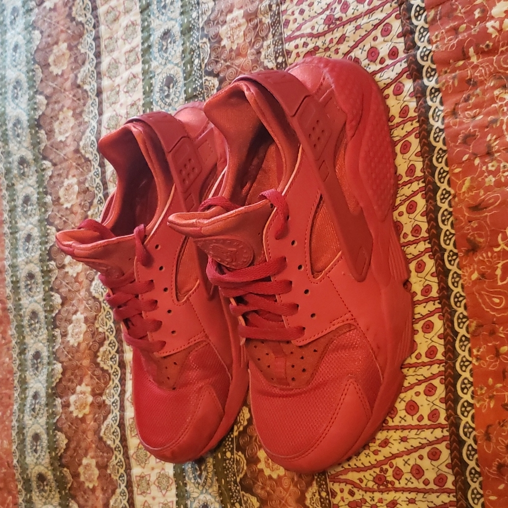 Women's Nike Huarrache Size 8